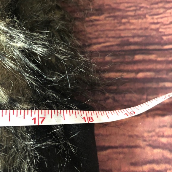 Forever 21 Faux Fur Open Front Vest - Picture 9 of 13